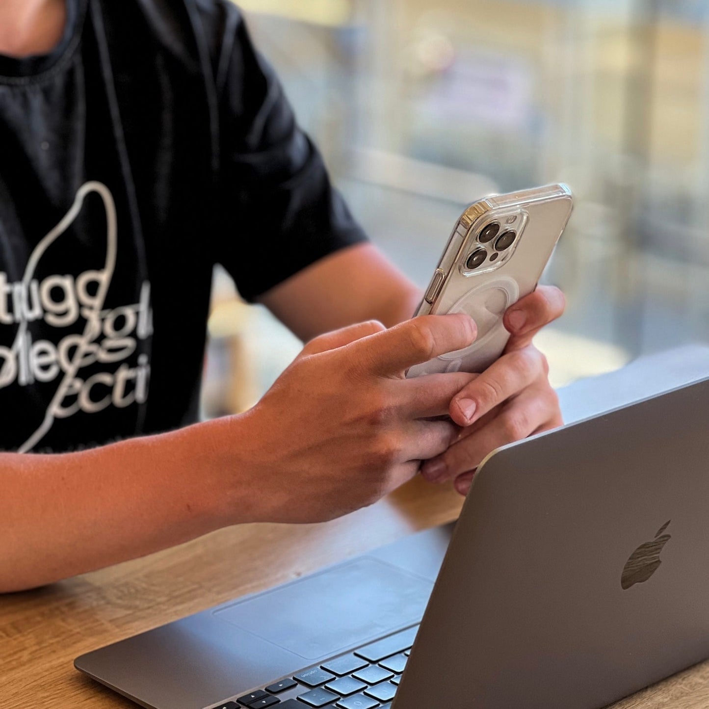 iPhone 15 Pro Suojakuori MagSafella
